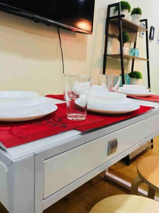Acqua Private Residence Livingstone Tower Condo Unit With Free Wifi Manila Bagian luar foto