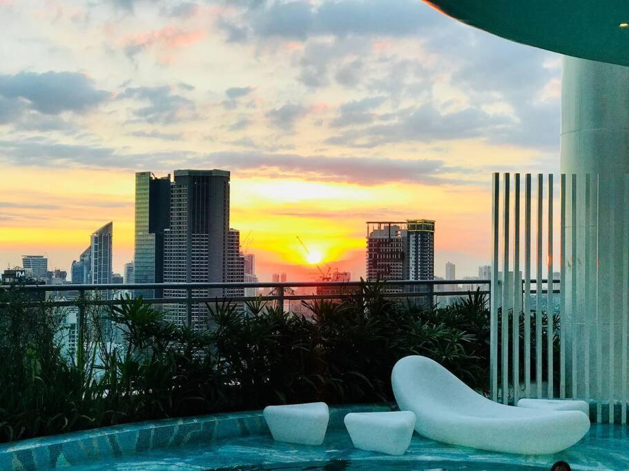 Acqua Private Residence Livingstone Tower Condo Unit With Free Wifi Manila Bagian luar foto